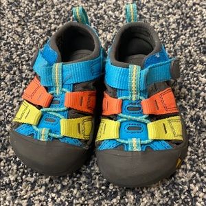 Keens Size 4 Toddler in EUC